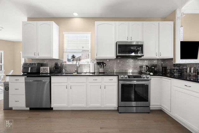 134 Timber Court, Gilberts, IL 60136