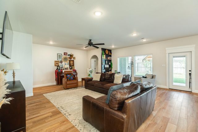 2 Greystone Court, Angleton, TX 77515