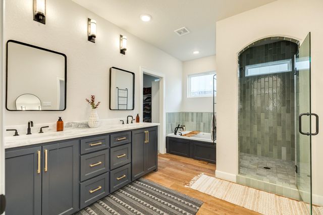 2 Greystone Court, Angleton, TX 77515