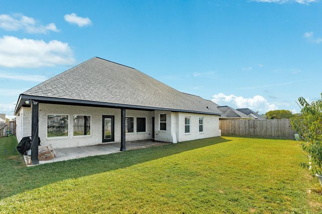 2 Greystone Court, Angleton, TX 77515