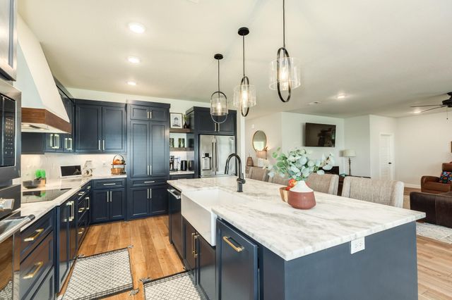 2 Greystone Court, Angleton, TX 77515