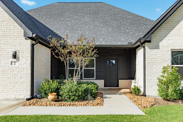 2 Greystone Court, Angleton, TX 77515