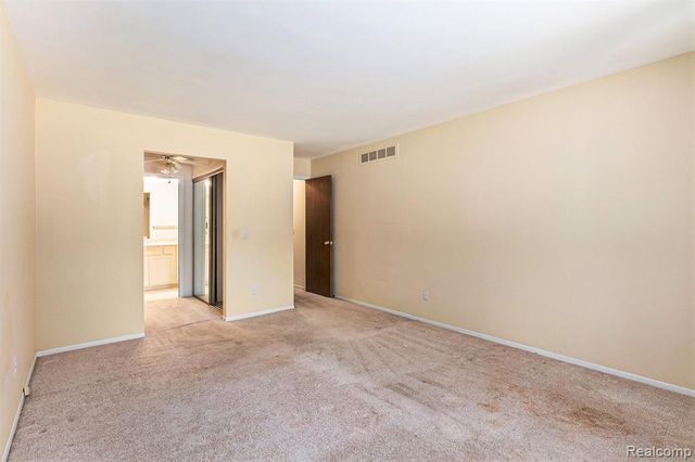 4659 Laurel Club Circle 12, West Bloomfield, MI 48323