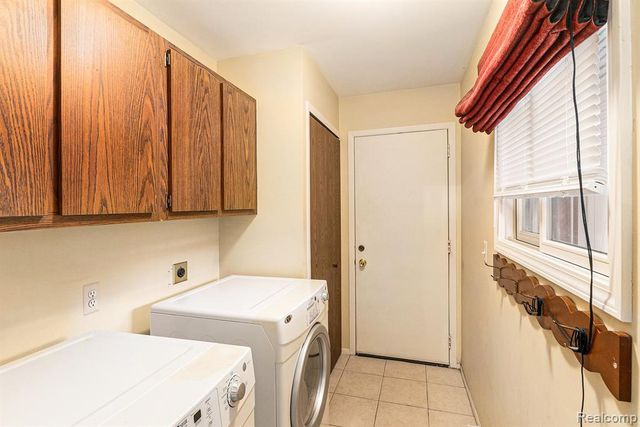 4659 Laurel Club Circle 12, West Bloomfield, MI 48323