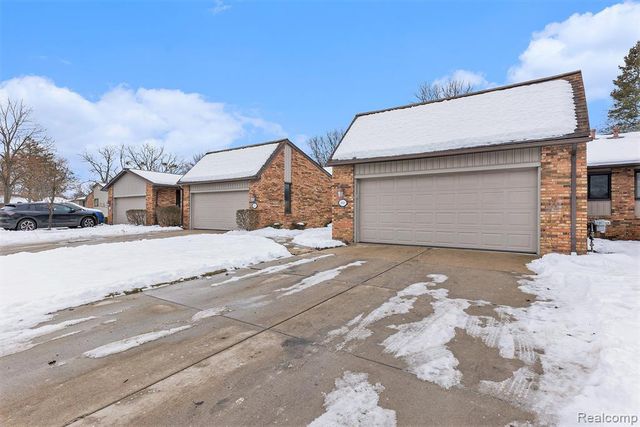 4659 Laurel Club Circle 12, West Bloomfield, MI 48323