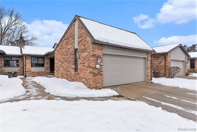 4659 Laurel Club Circle 12, West Bloomfield, MI 48323