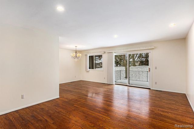 4659 Laurel Club Circle 12, West Bloomfield, MI 48323