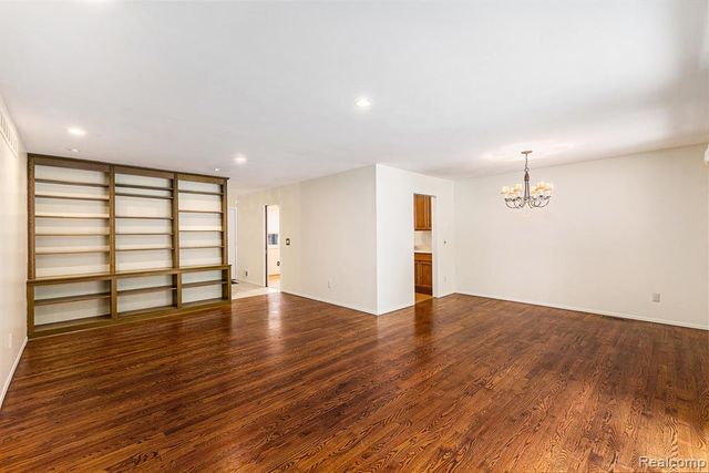 4659 Laurel Club Circle 12, West Bloomfield, MI 48323