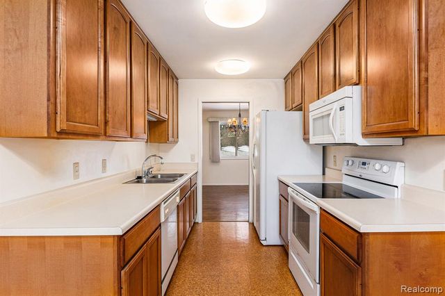 4659 Laurel Club Circle 12, West Bloomfield, MI 48323