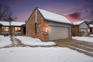 4659 Laurel Club Circle 12, West Bloomfield, MI 48323