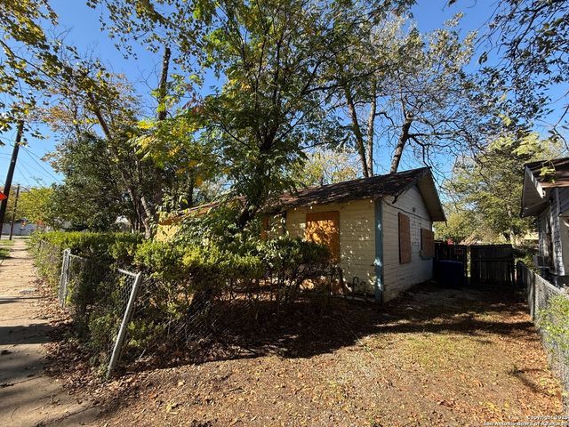 1033 Saldana, San Antonio, TX 78225