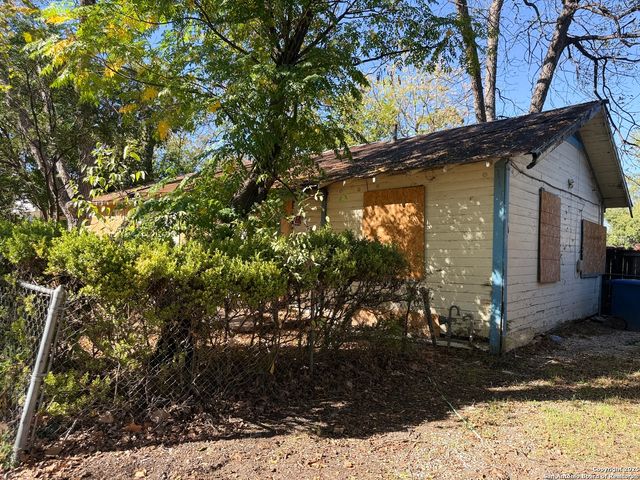 1033 Saldana, San Antonio, TX 78225