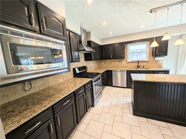 120 Windsor Ct, Cranberry Twp, PA 16066