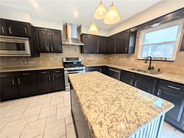 120 Windsor Ct, Cranberry Twp, PA 16066