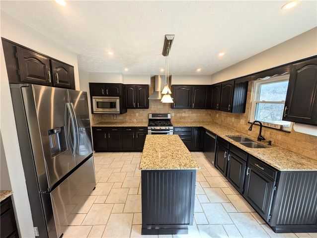 120 Windsor Ct, Cranberry Twp, PA 16066