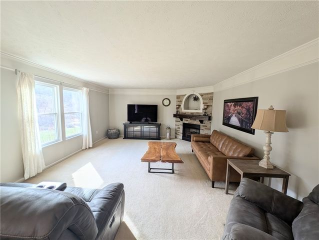 120 Windsor Ct, Cranberry Twp, PA 16066