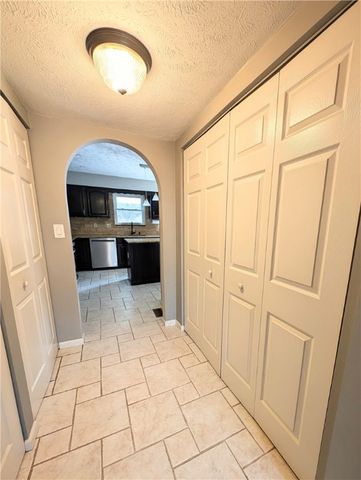 120 Windsor Ct, Cranberry Twp, PA 16066