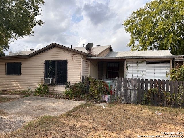 1035 Dakota St, San Antonio, TX 78203