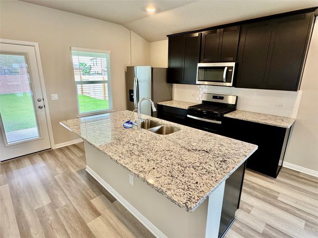 4925 Hazelnut LN, Del Valle, TX 78617