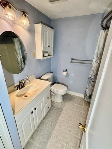 6 Meadowbrook Ln 4, Easton, MA 02375