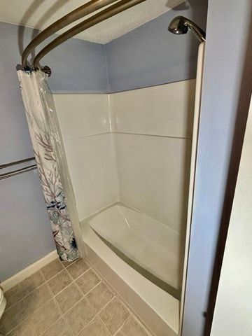 6 Meadowbrook Ln 4, Easton, MA 02375