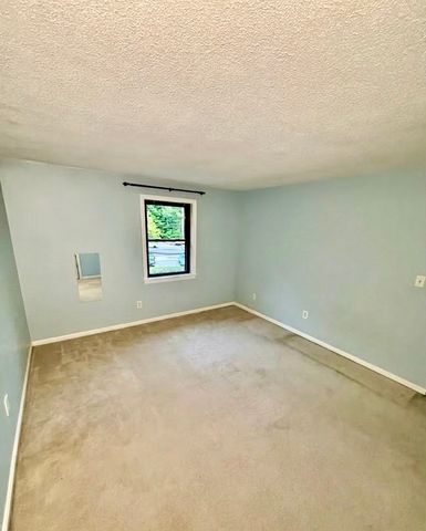 6 Meadowbrook Ln 4, Easton, MA 02375