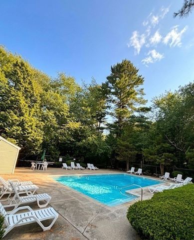 6 Meadowbrook Ln 4, Easton, MA 02375