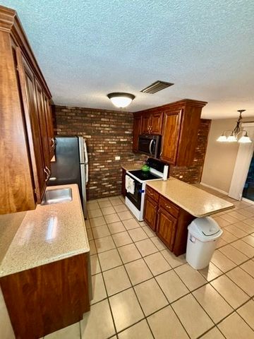 6 Meadowbrook Ln 4, Easton, MA 02375