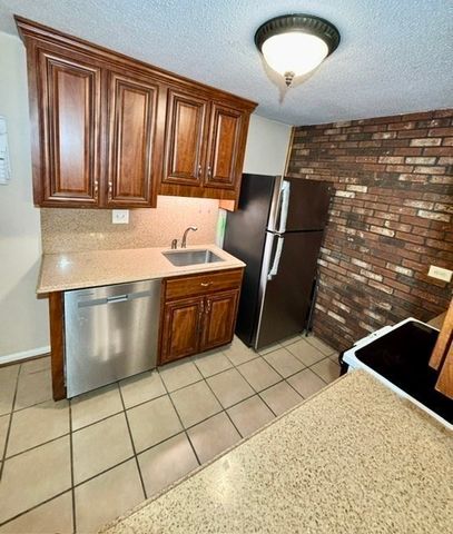 6 Meadowbrook Ln 4, Easton, MA 02375