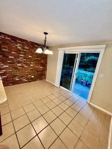 6 Meadowbrook Ln 4, Easton, MA 02375