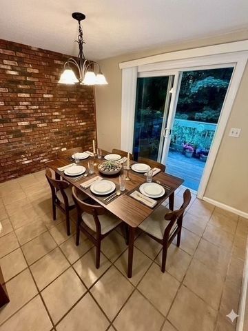 6 Meadowbrook Ln 4, Easton, MA 02375