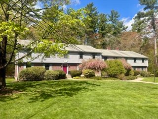 6 Meadowbrook Ln 4, Easton, MA 02375
