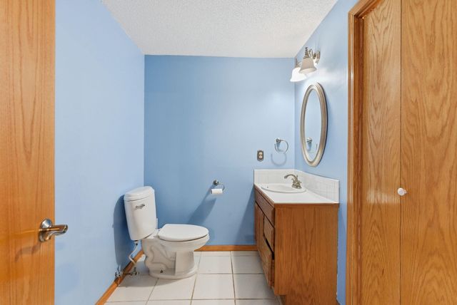 6928 E Odessa CT, Bel Aire, KS 67226