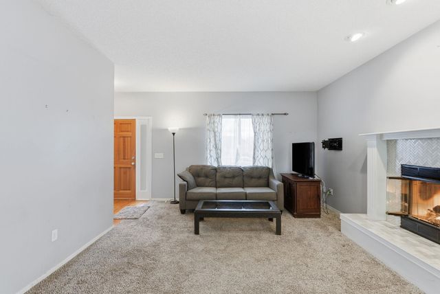 6928 E Odessa CT, Bel Aire, KS 67226