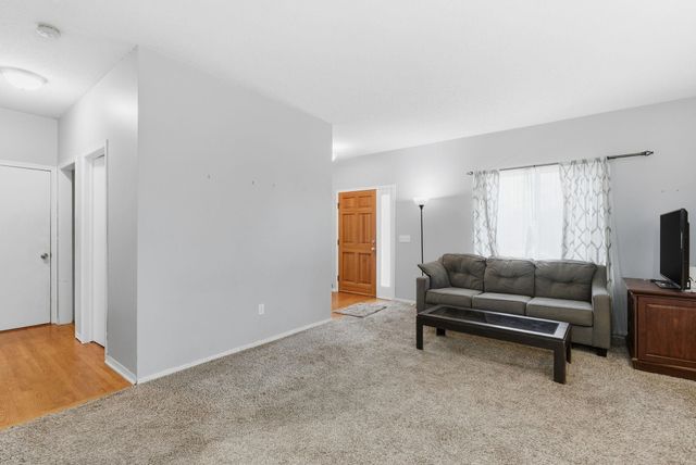 6928 E Odessa CT, Bel Aire, KS 67226