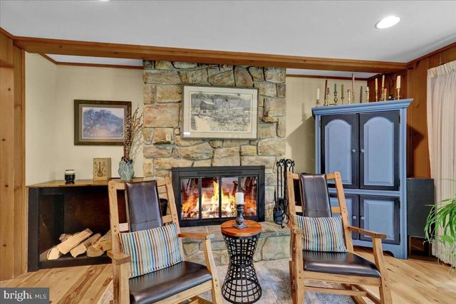 44 MEADOW GLEN LN, Reading, PA 19607