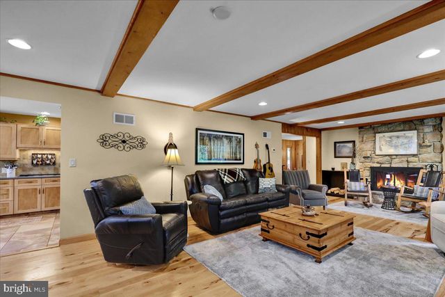 44 MEADOW GLEN LN, Reading, PA 19607