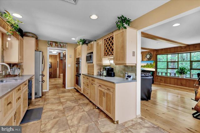 44 MEADOW GLEN LN, Reading, PA 19607