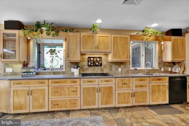 44 MEADOW GLEN LN, Reading, PA 19607