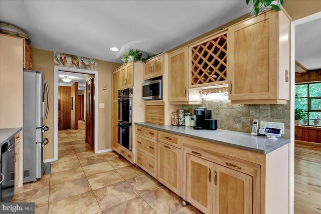44 MEADOW GLEN LN, Reading, PA 19607