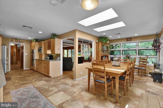 44 MEADOW GLEN LN, Reading, PA 19607