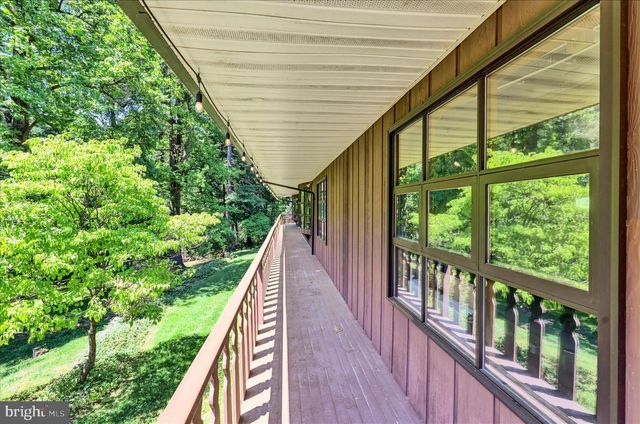 44 MEADOW GLEN LN, Reading, PA 19607