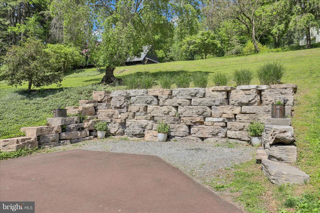 44 MEADOW GLEN LN, Reading, PA 19607