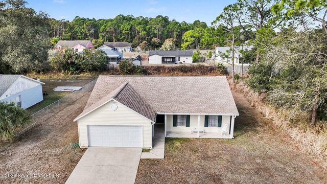 1592 Jasper Avenue NW, Palm Bay, FL 32907