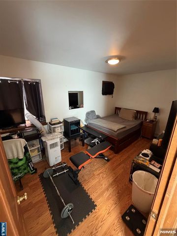 734 E Clark Avenue, Ridgefield, NJ 07657