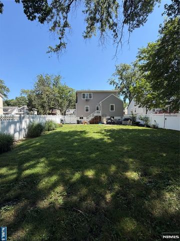 734 E Clark Avenue, Ridgefield, NJ 07657