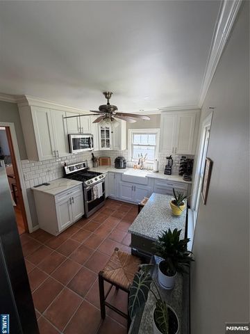 734 E Clark Avenue, Ridgefield, NJ 07657