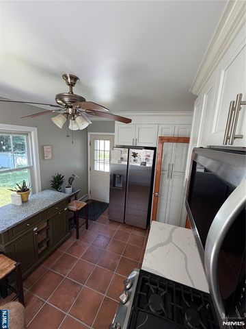 734 E Clark Avenue, Ridgefield, NJ 07657
