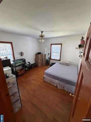 734 E Clark Avenue, Ridgefield, NJ 07657