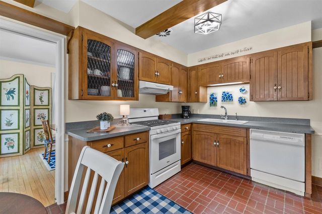 200 S Vincennes CIRCLE, Racine, WI 53402